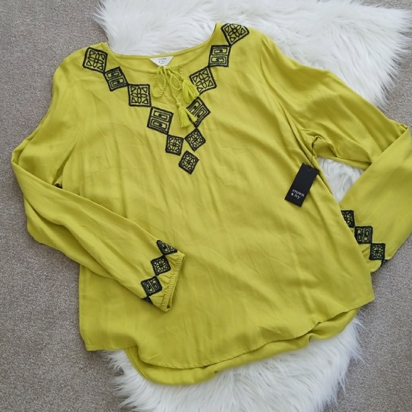 Crown & Ivy Tops - NWT Crown & Ivy Top